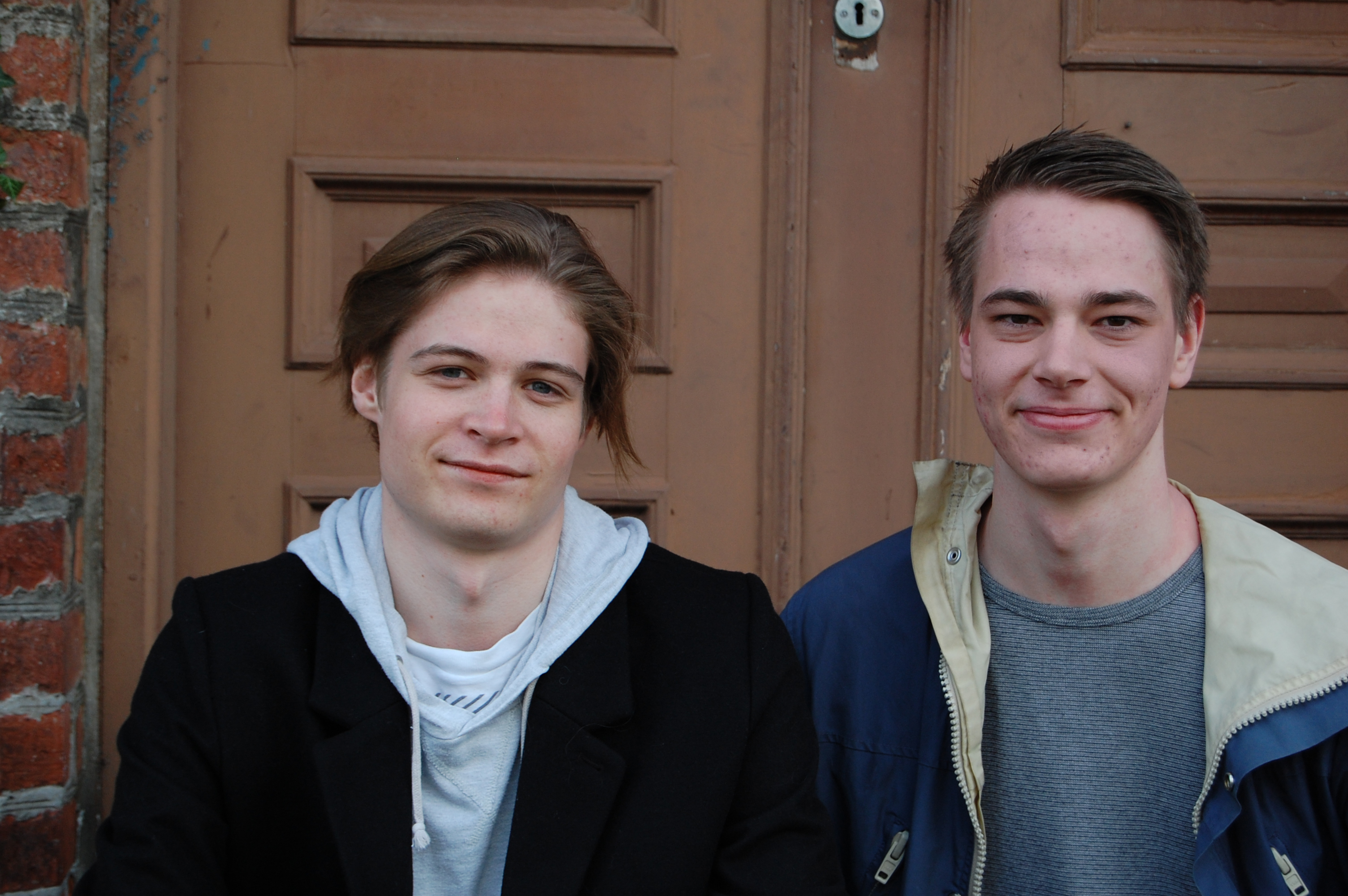 Vinnerne av Holbergprisen i skolen 2013: Benjamin Aanes (t.v.) og Håvard Dingen. Foto: Barbara Wendelbo